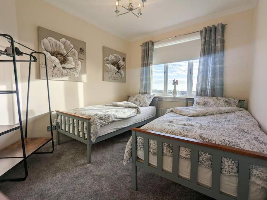 Villa High Road, Stevenston, 15 Minutes Drive To Troon