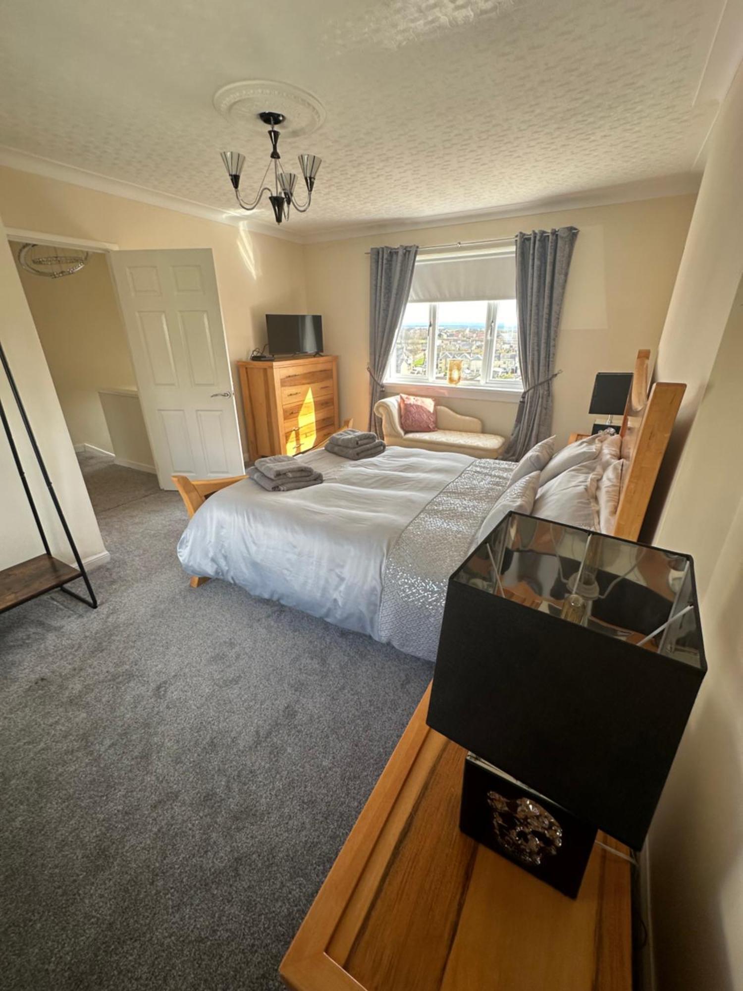 High Road, Stevenston, 15 Minutes Drive To Troon Villa *